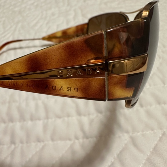 PRADA sunglasses - Picture 3 of 4